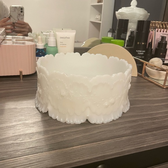 Milk glass rose bowl - Picture 1 of 7